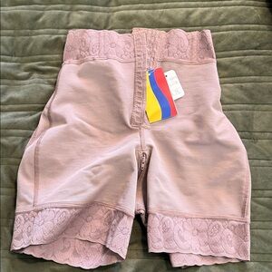 Short faja levanta glúteos colombiano